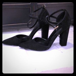 Black tie over block heel